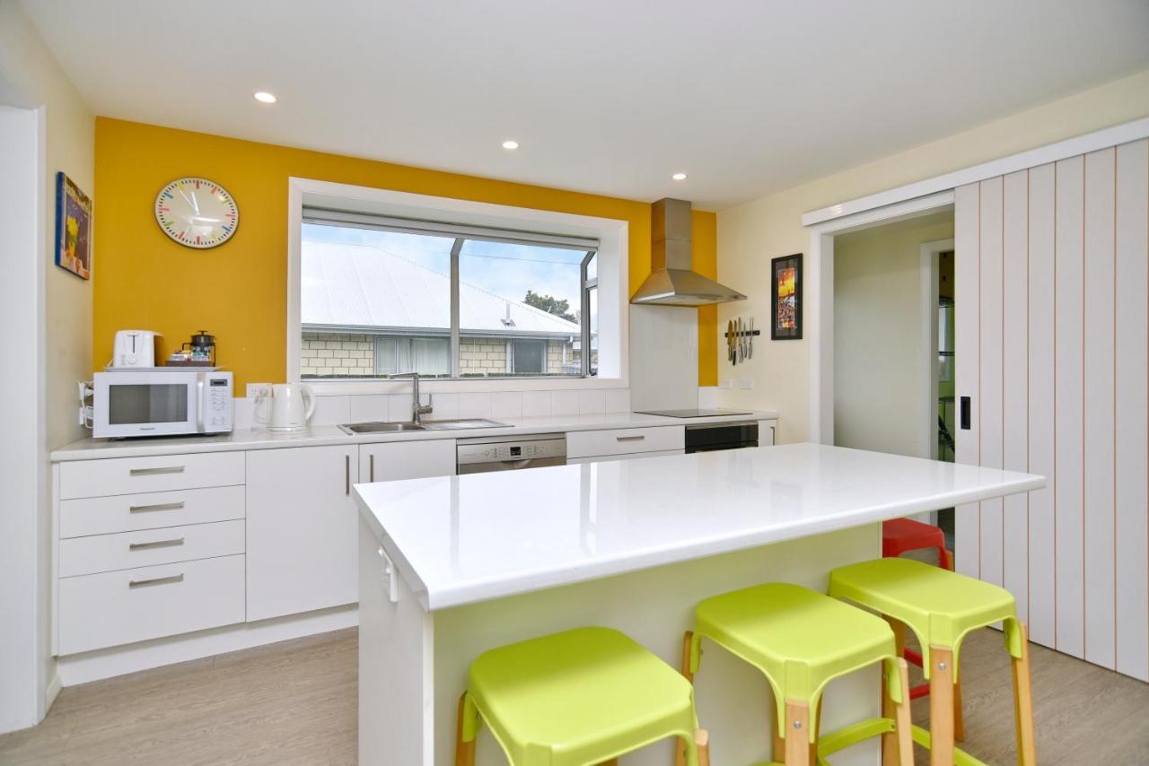 Charlesworth Villa - Christchurch Holiday Homes Экстерьер фото